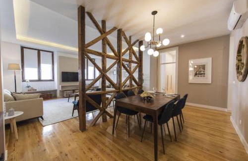 Santa Maria Maior Apartment | Downtown 2Bedroom Wonder