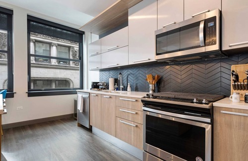 Downtown Chicago Apartment | Downtown 2BR: Unique Amenities, Ideal for Tourism