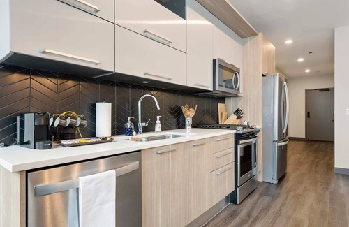 Downtown Chicago Apartment | Downtown 2BR: Unique Amenities, Ideal for Tourism