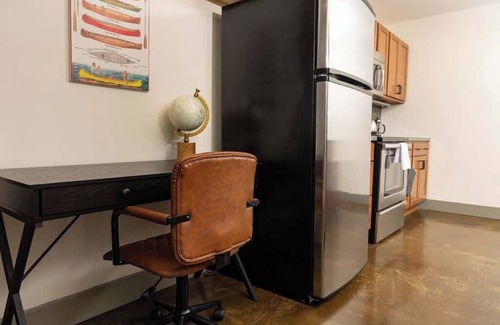 Roanoke Apartment | Downtown 2BR w/exposed brick charm