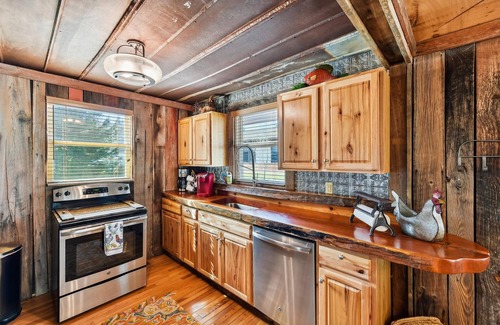 Blowing Rock House | Downtown 3 BR Fenced yard-Pets OK