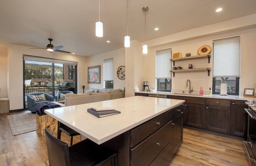 Winter Park House | Downtown 4 bedroom private hot tub & mountain views