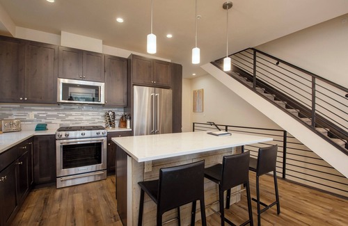 Winter Park House | Downtown 4 bedroom private hot tub & mountain views