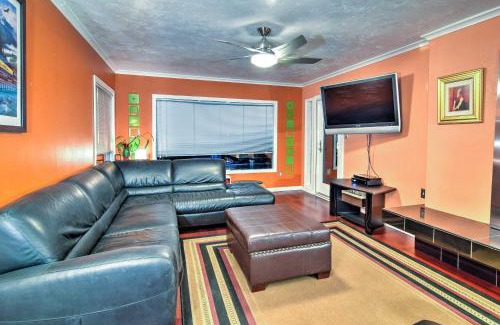 South Addition House | Downtown Anchorage Home, 1 Block to Coastal Trail!