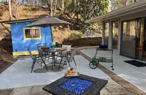 Oxford House | Downtown and Charming!