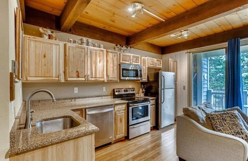 Warrior's Mark Condo | Downtown and Resort Side Getaway Hot Tub and Pool