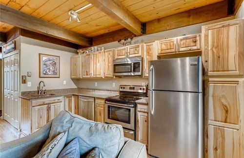 Warrior's Mark Condo | Downtown and Resort Side Getaway Hot Tub and Pool