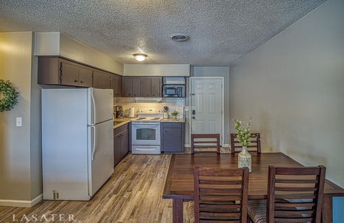 Marshall Apartment | Downtown Apartment #2 On the Town Square