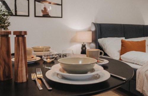 Bahnhofsviertel Apartment | DOWNTOWN Apartment mit Luxusbad am Hafen nur 5 Minuten zu Fuß in die Innenstadt und zum Bahnhof!