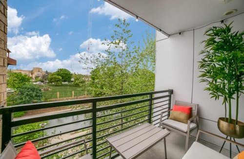 Downtown San Antonio Apartment | Downtown Apartment with Riverwalk views Free Parking Pet Friendly Centrally Located on the Riverwalk