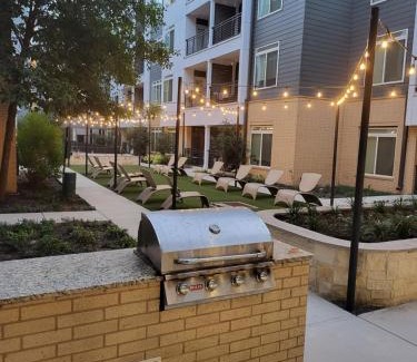 Downtown San Antonio Apartment | Downtown Apartment with Riverwalk views Free Parking Pet Friendly Centrally Located on the Riverwalk