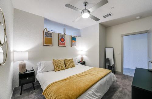 Downtown San Antonio Apartment | Downtown Apartment with Riverwalk views Free Parking Pet Friendly Centrally Located on the Riverwalk