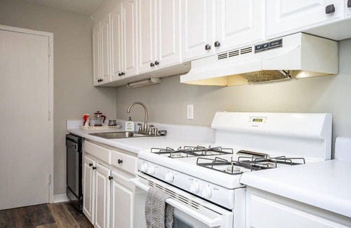 Downtown Atlanta Condo | Downtown ATL City View Free Parking