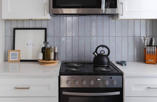 Downtown Atlanta Condo | Downtown ATL Condo Balcony/Free Parking/24hr Luggage