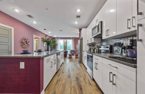 Downtown Atlanta Apartment | Downtown Atlanta Oasis: Stylish & Work-Ready for Business Travelers & Explorers