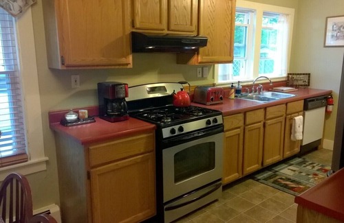 Bar Harbor House | Downtown Bar Harbor Air Conditioned Home 1 block to Bar Island & close to Acadia