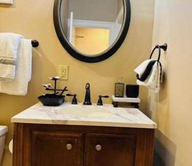 French Quarter Apartment | Downtown Beignet Bungalow