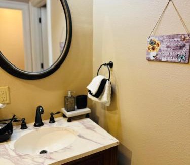 French Quarter Apartment | Downtown Beignet Bungalow