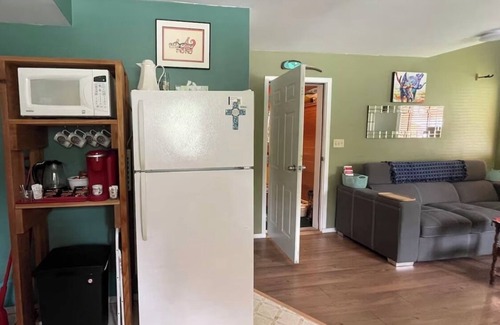 Bella Coola House | Downtown Bella CoolanAdorable 2 Bedroom Home with full Bath, sleep’s 6