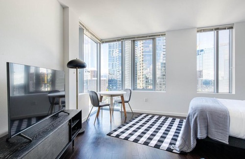 West Bellevue Apartment | Downtown Bellevue Studio w Gym WD nr shops SEA-117