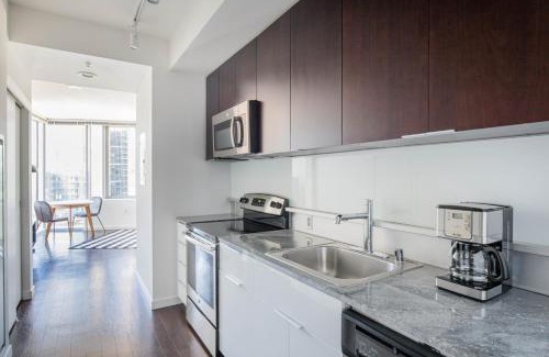 West Bellevue Apartment | Downtown Bellevue Studio w Gym WD nr shops SEA-117