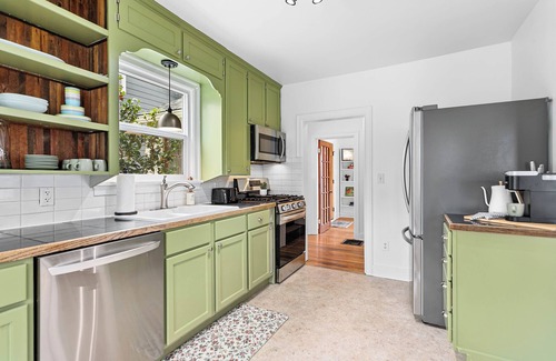 Cornwall Park House | Downtown Bellingham Burrow by Gather: Bellingham Escape w/Bike Storage & Office