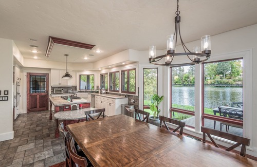 Bend House | Downtown Bend Waterfront Escape