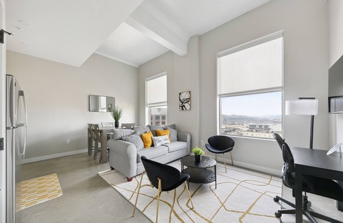 Downtown Cincinnati Apartment | Downtown/Bengals/Reds/TQL/OTR