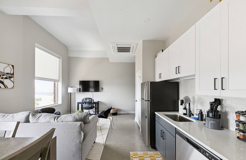 Downtown Cincinnati Apartment | Downtown/Bengals/Reds/TQL/OTR