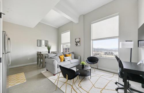 Downtown Cincinnati Apartment | Downtown/Bengals/Reds/TQL/OTR
