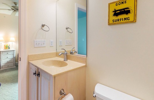 Bethany Beach House | Downtown Bethany Beach house w/ gas grill & fireplace, Wifi & 2 outdoor showers