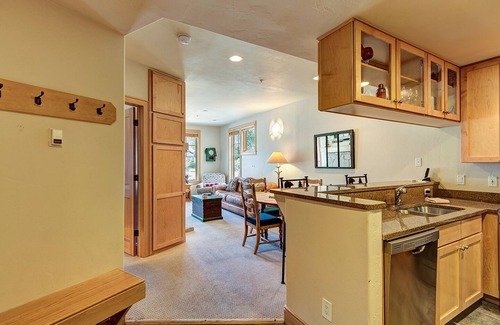 Historic District Condo | Downtown Breckenridge, Garage Parking, Access to Hot Tubs!