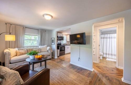 Athens House | Downtown Bungalow