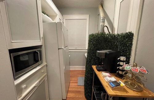 Central Business District Apartment | Downtown Bunkhouse: Toyota Center, George R. Brown Convention Center, Walkable
