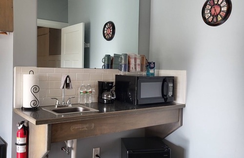 Hesperia Apartment | Downtown by the river