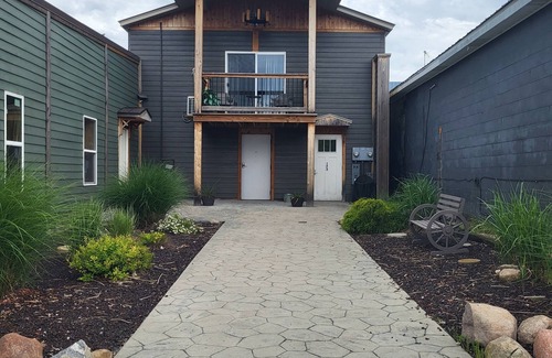 Hesperia Apartment | Downtown by the river