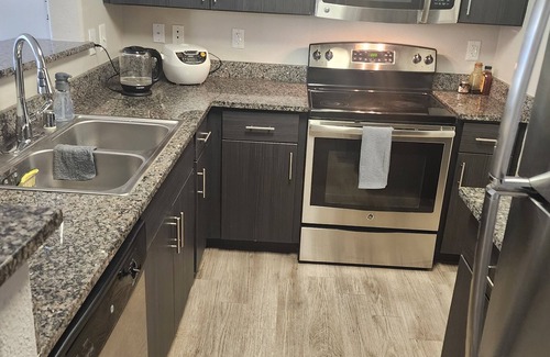 Evans Churchill Apartment | Downtown Cactus Diamond