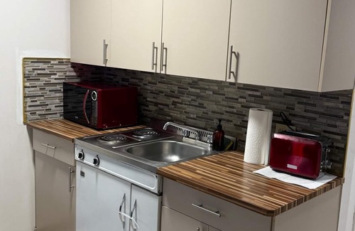 Downtown Calgary Apartment | Downtown Calgary Haven: Modern & Stylish Studio