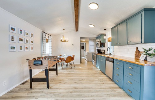 Cascade House | Downtown Cascade Vacation Rental < 1 Mi to Lake!