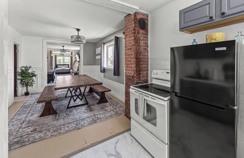 Buffalo Apartment | Downtown Central Clean Apartment With Game Console