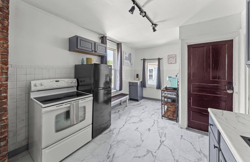 Buffalo Apartment | Downtown Central Clean Apartment With Game Console