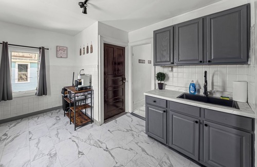 Buffalo Apartment | Downtown Central Clean Apartment With Game Console