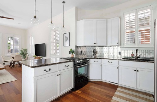 Cannonborough Elliotborough House | Downtown Charleston - Walk to King Street