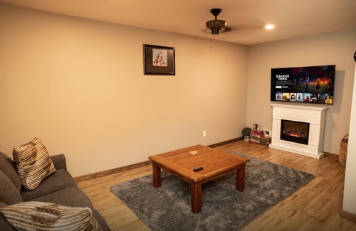 Ahsahka Apartment | Downtown Charm: Cozy Retreat