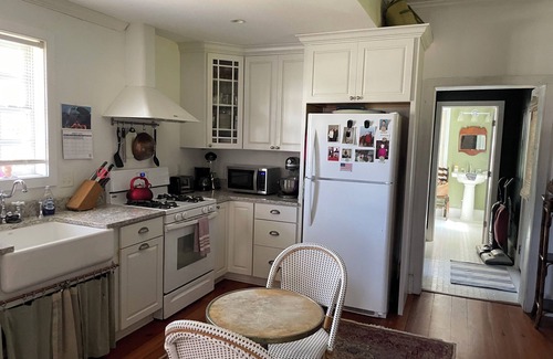 The Point House | Downtown Charm. Walk to Everything. Pet Welcome!