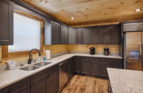 Gatlinburg Cabin | Downtown Chestnut Lodge