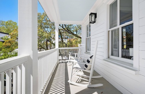 Cannonborough Elliotborough House | Downtown CHS | King Beds Convert to Singles!