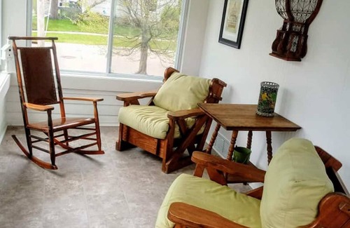 South Haven House | Downtown, close to everything, family friendly, newly renovated.