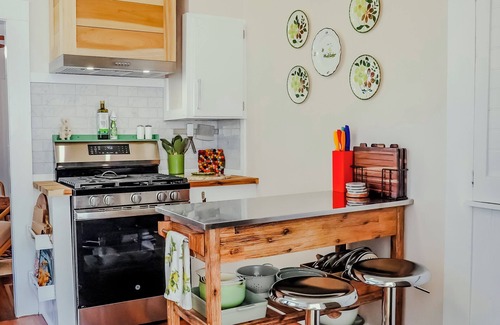 Clovis House | Downtown Clovis Vintage Charmern2-bedroom Private Home w/AC in charming Clovis
