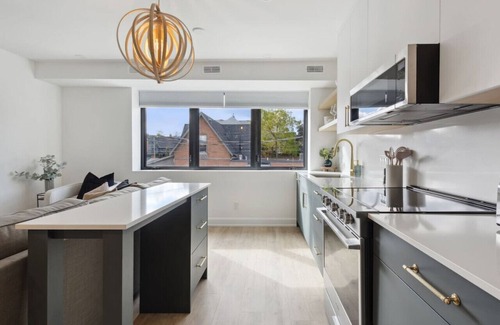 Collingwood Condo | Downtown Collingwood Design Condo for 4 - 146 Hurontario Unit 5